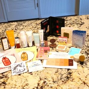 22 Piece Deluxe Makeup And Skincare Sample Lot
